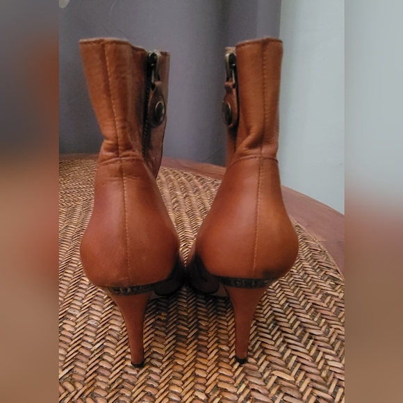 Vero Cuoio Leather Ankle Boots - Picture 3 of 8